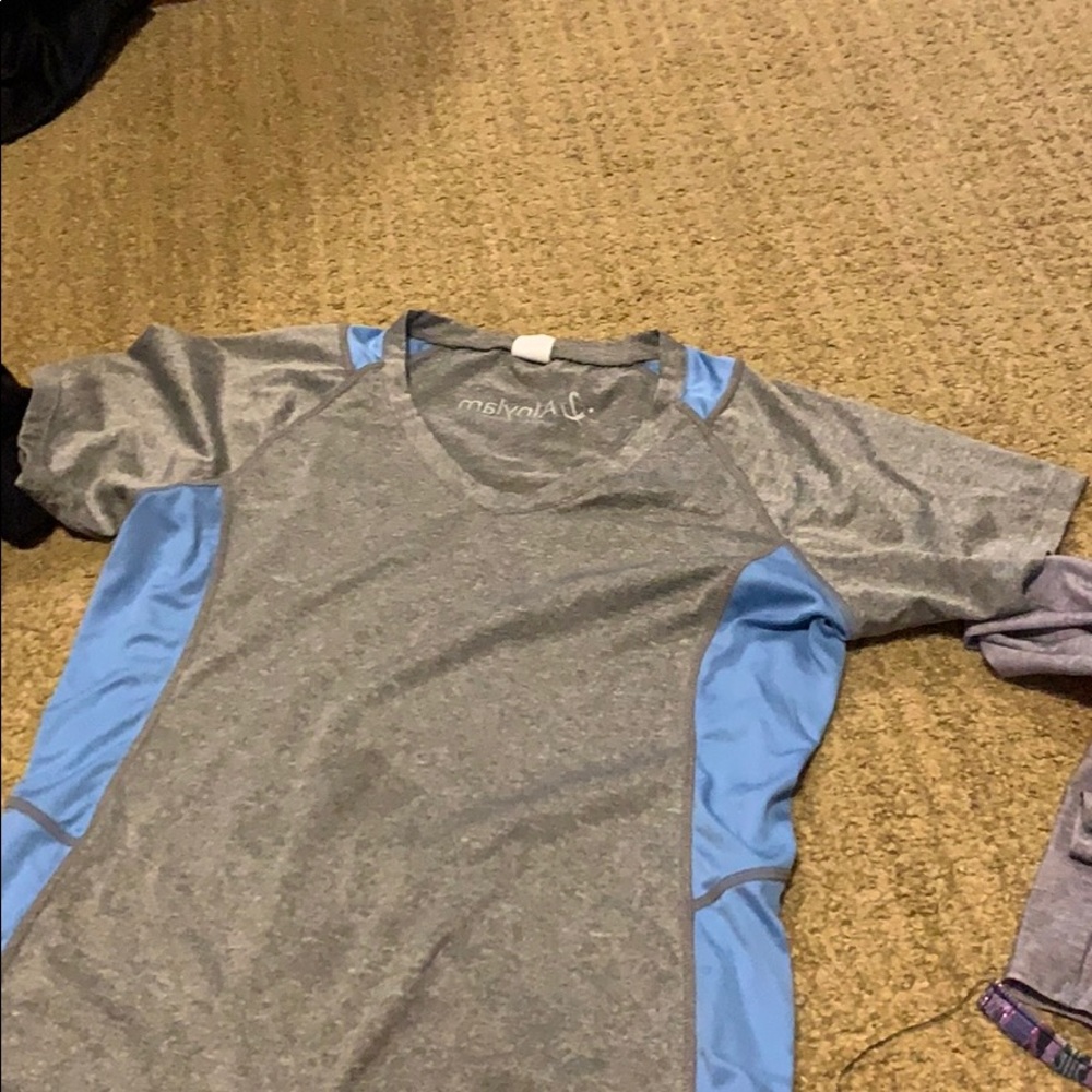 Workout t. Medium.